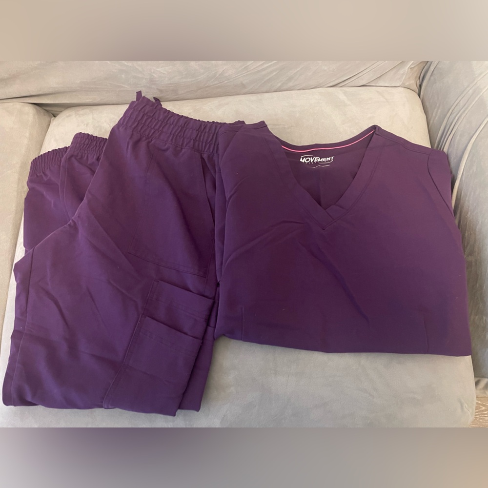 Scrub set movement butter soft